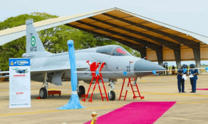 不打委内瑞拉了？特朗普下令对尼日利亚开打，枭龙翼龙或将大战美军