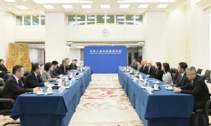 商务部部长王文涛会见苹果公司首席执行官库克