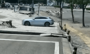 武汉一马路发生地面塌陷,记者采访遭反问:你们为何要报道武汉的事情